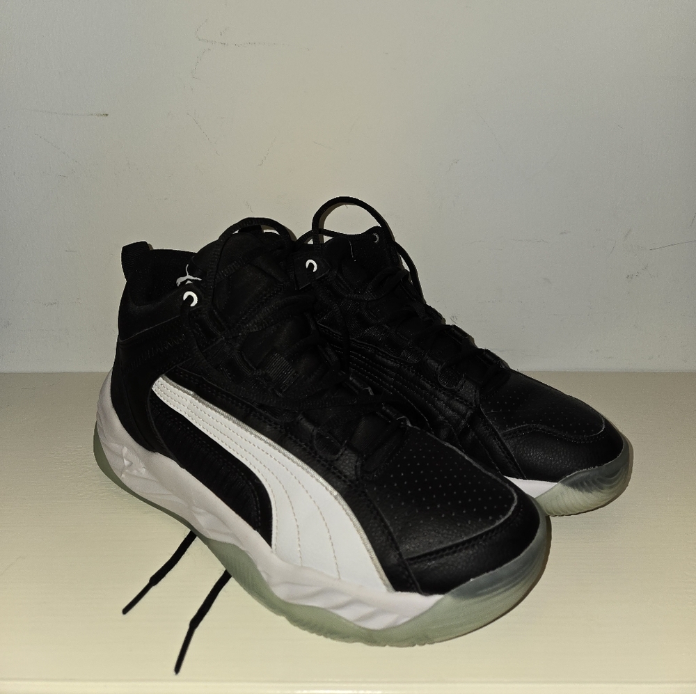 Basketball shoes